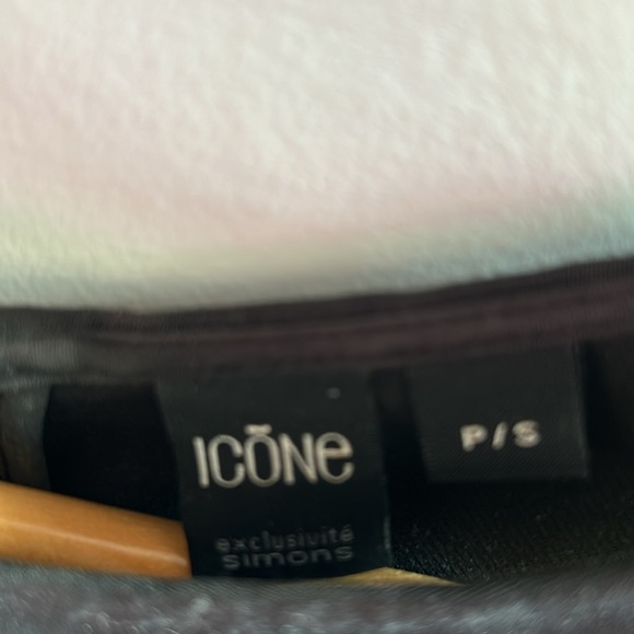 Simons Black Stylish Zip Up Top - Picture 2 of 4